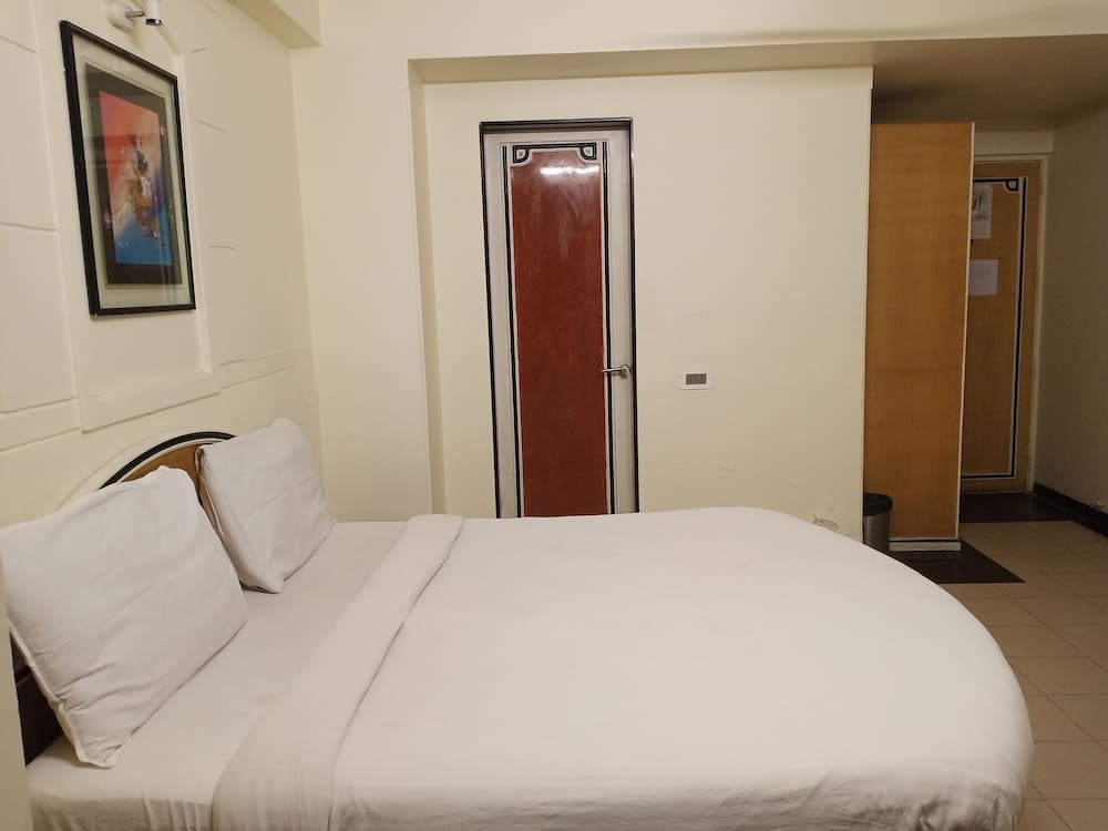 Nuitee hotel image