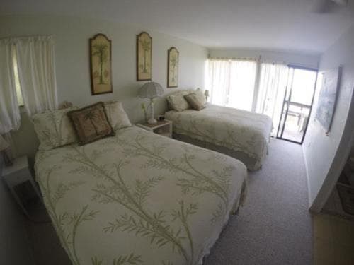 Hale-hoola B & B
