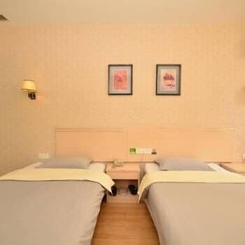77 Chain Traders Hotel