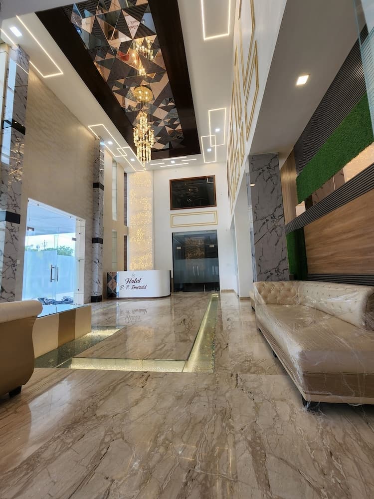 Hotel B P Emerald