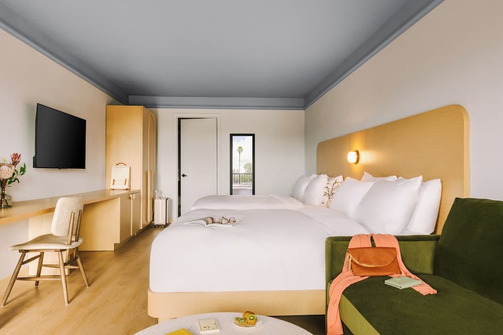 Clarion Suites Maingate