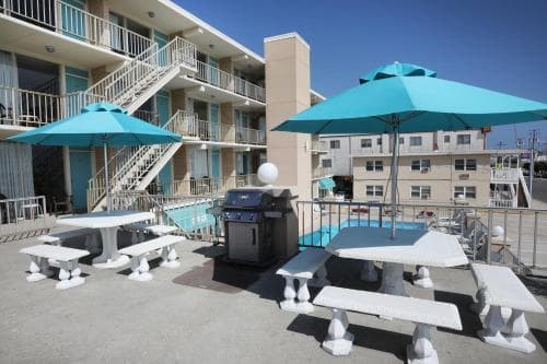 Aquarius Motor Inn
