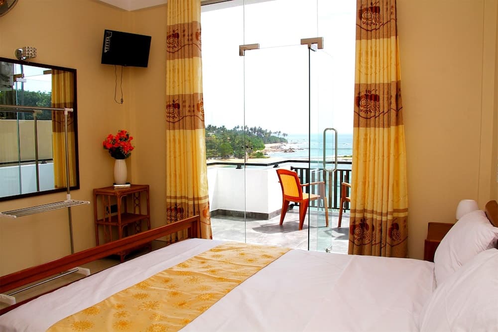 Queens Beach Hotel