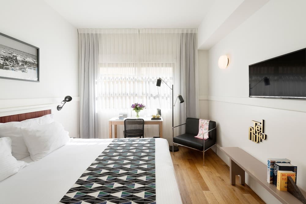 Lily & Bloom Hotel