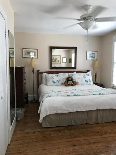 At Melissas B & B