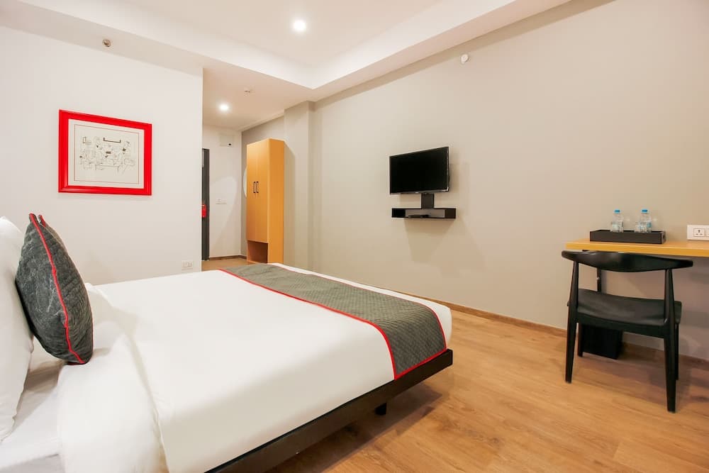 OYO Townhouse 151 H Square