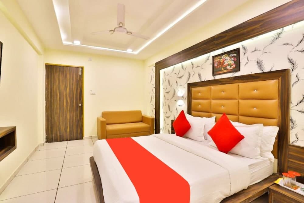 Goroomgo Silver Palace Ahemadabad