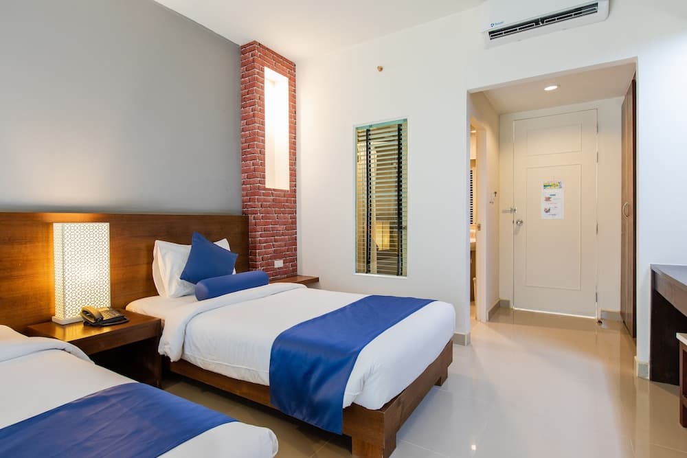 Tuana Hotels Brook Pool Access