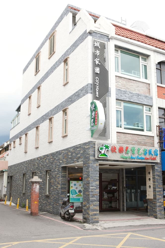 Happy Island Hostel