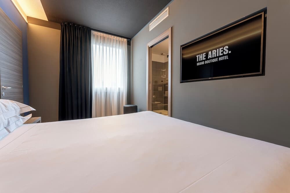Aries Hotel