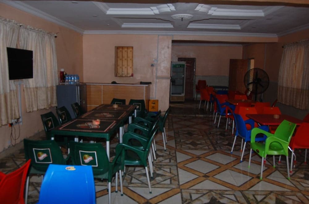 Yseg Hotel