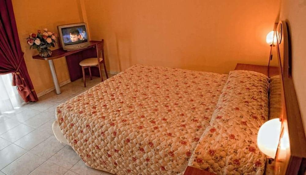 Demy Hotel