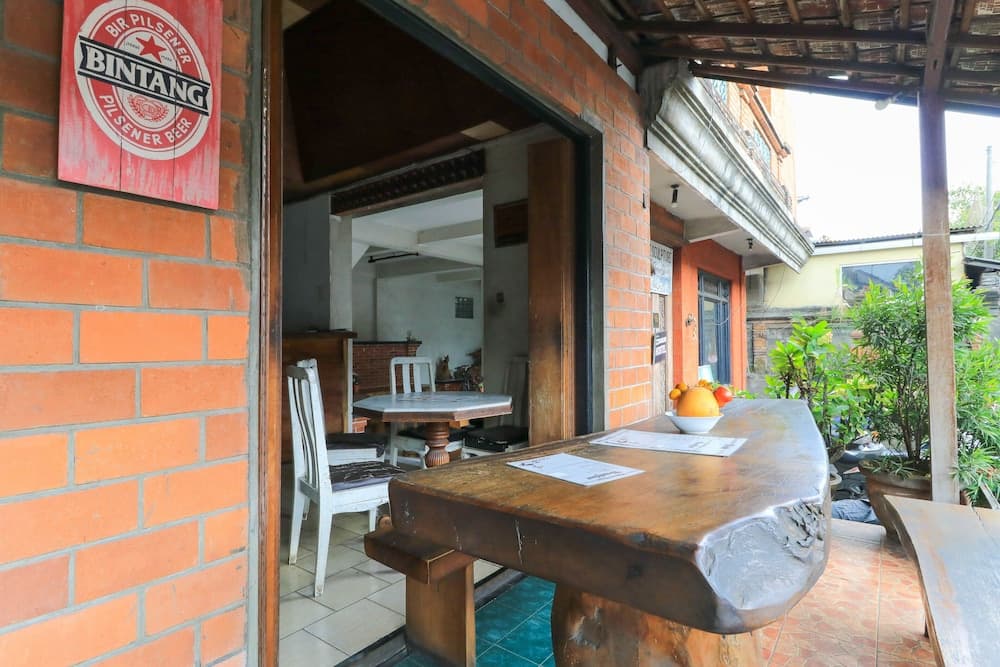 Halaman Depan Hostel