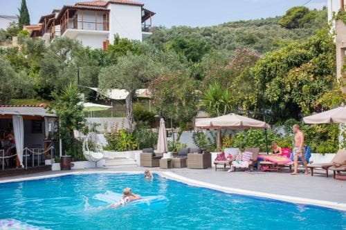 Nicholas Studios & Apartments