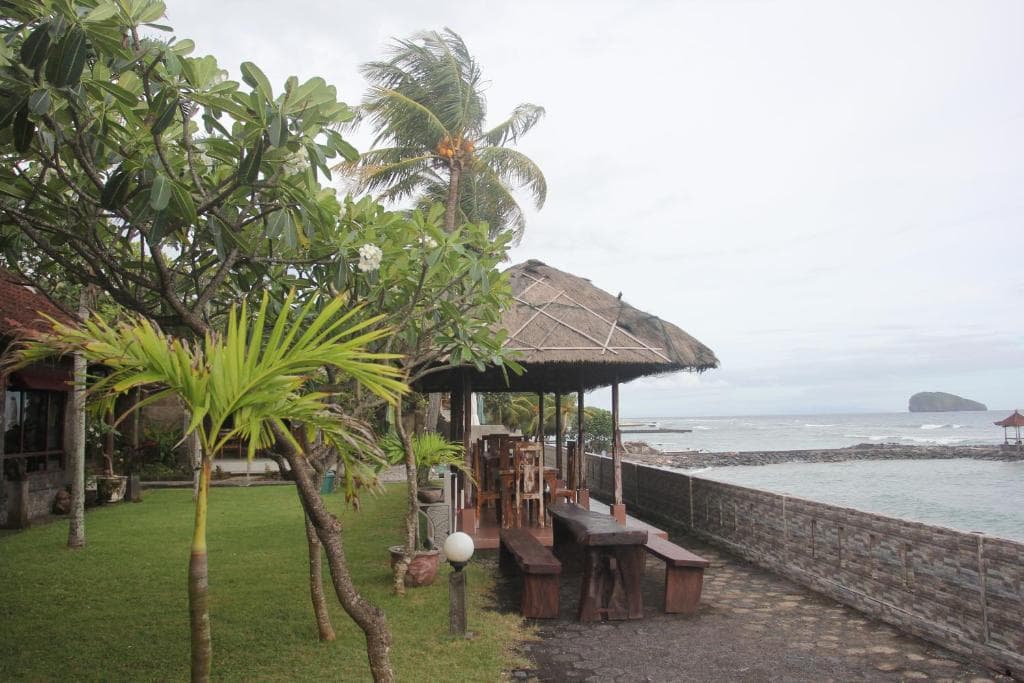 Temple Cafe & Cottages