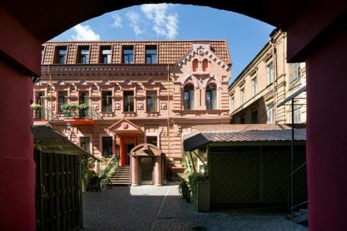 Hotel 19