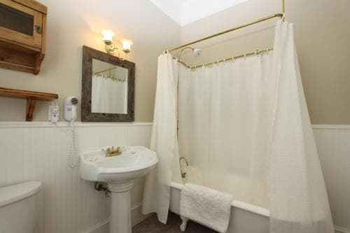 Grey Gables Bed And Breakfast Inn