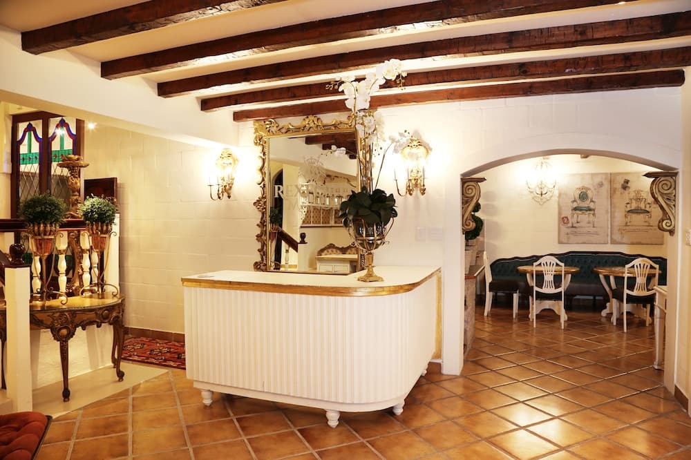 Rexford Manor