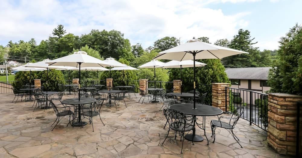 Meadowbrook Inn