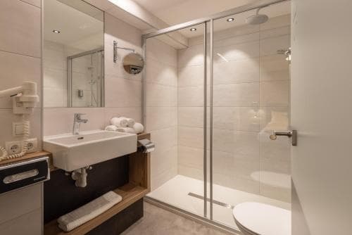 Glanz & Glory Hotel