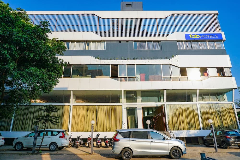 Fabhotel Dreams Inn