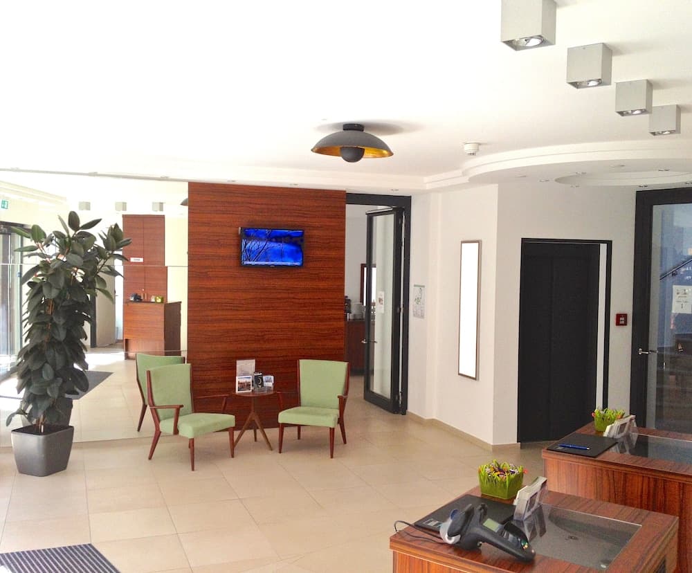 Augusten Hotel