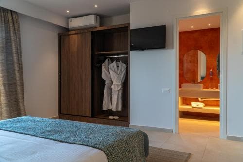 Delfinia Hotel & Bungalows