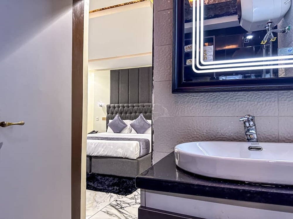 Apartment 79 Hotel & Suite
