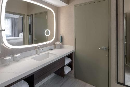 DoubleTree Suites by Hilton Hotel Mt. Laurel