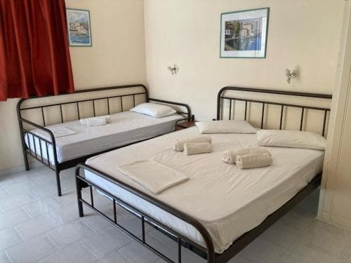 Polyxenis Rooms