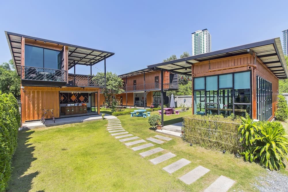 JN9 Poshtel
