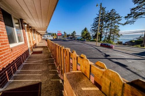 Four Winds Motel