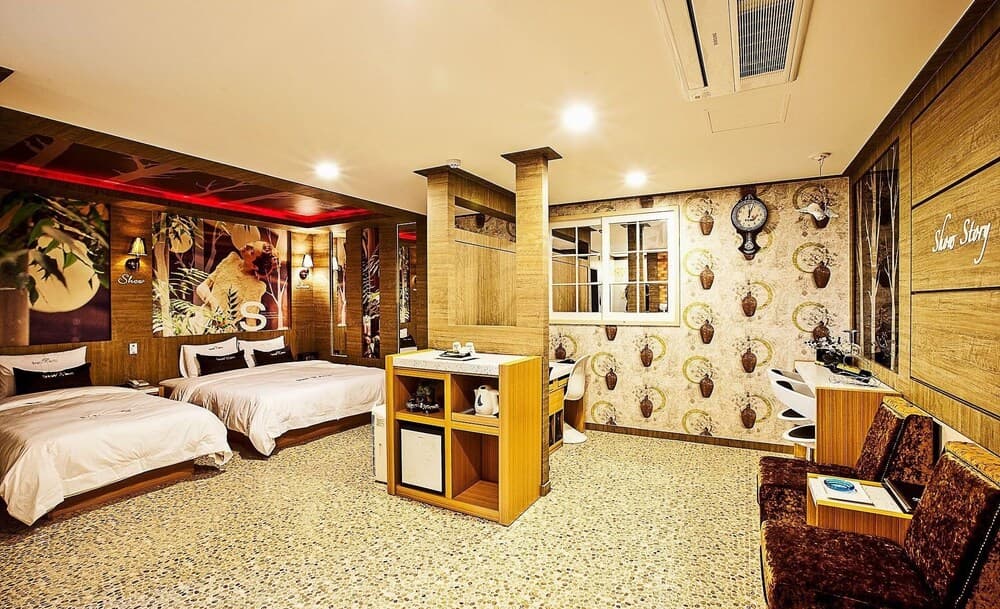Show Hotel
