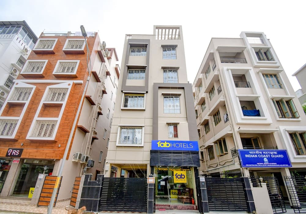 FabHotel Divira Inn