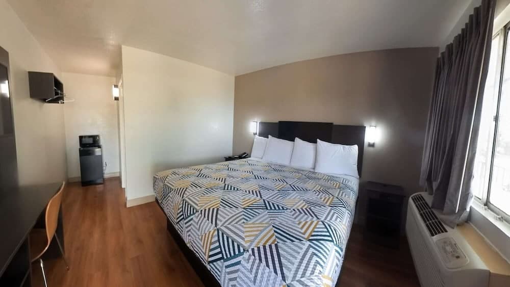 Motel 6-Conroe, TX