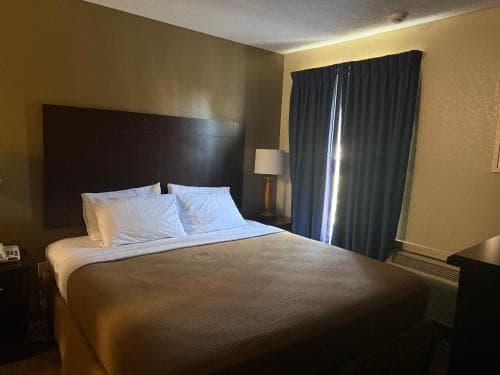 Clinton Inn & Suites