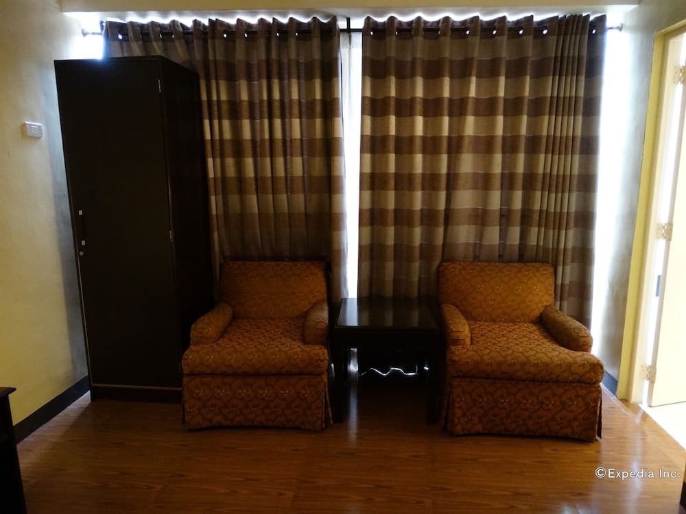 Silver Oaks Suites & Hotel