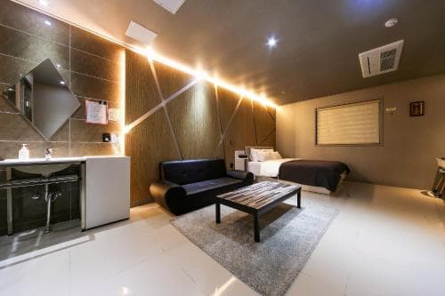 Black Hotel
