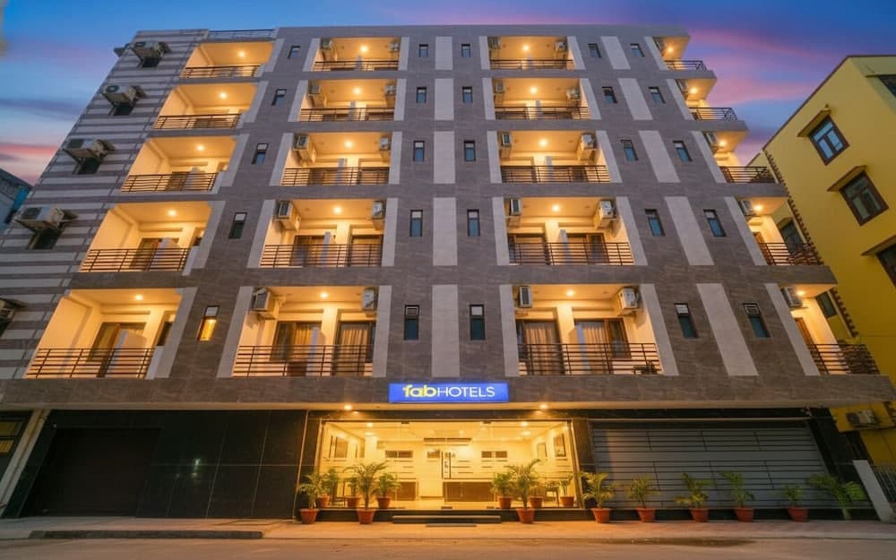 FabHotel New Silver Crown
