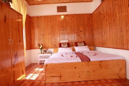 Pine Breeze Hotel