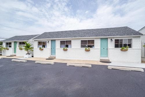 Pirates Cove Motel