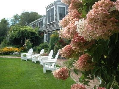 Honeysuckle Hill Inn