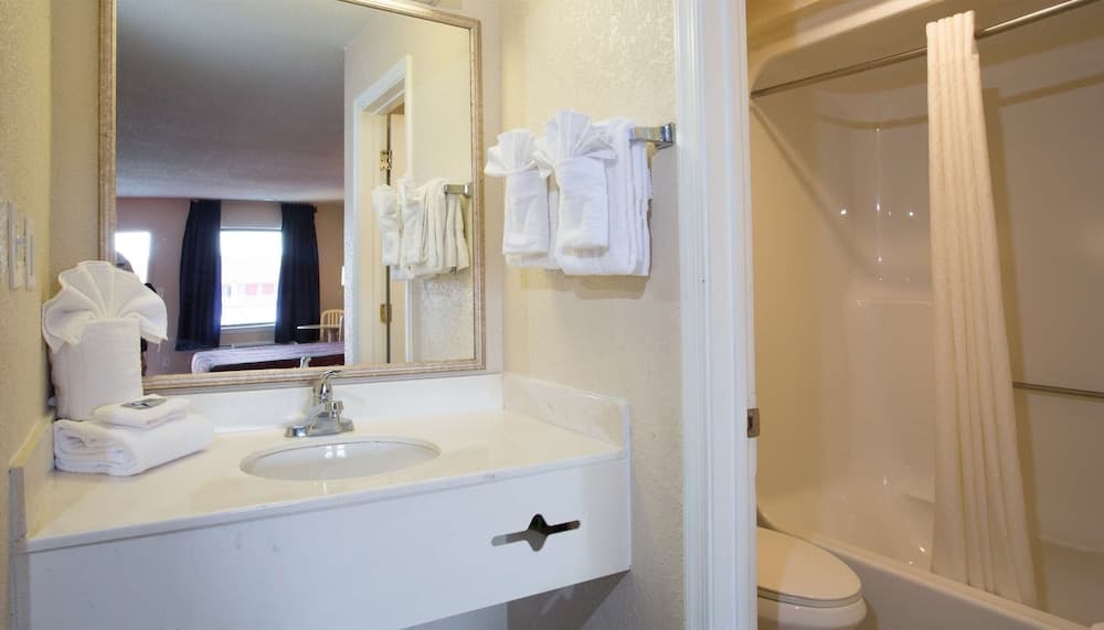 Studios & Suites 4 Less