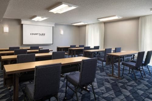 Courtyard by Marriott Fresno
