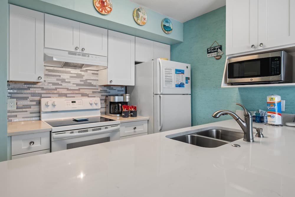Blue Surf Townhomes 23 by Newman-Dailey