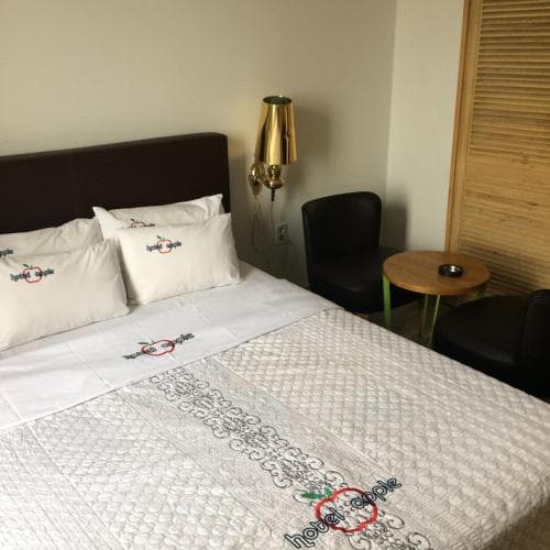 Apple Motel