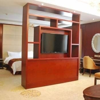 Longhu Hotel