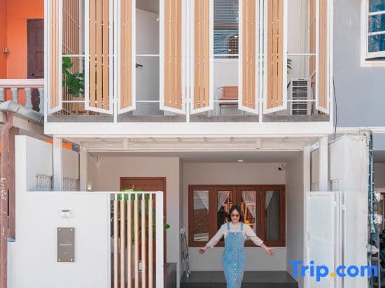 Modern Style Townhome /2BR near CNX moat