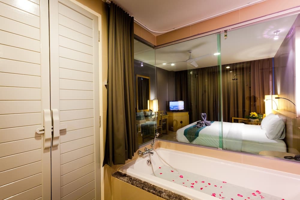 Ramaburin Resort Patong - SHA Extra Plus