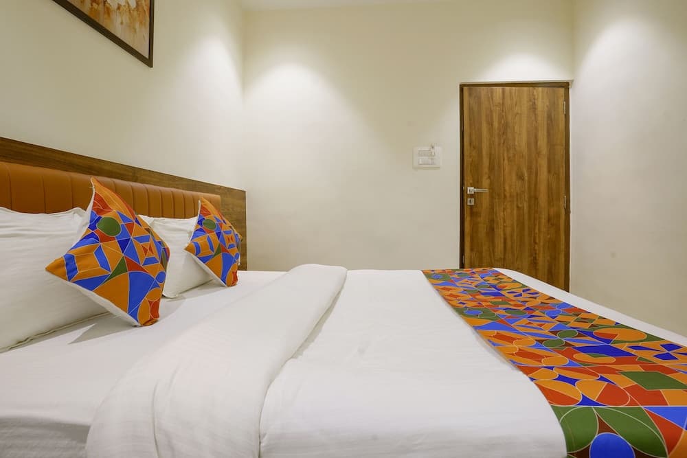 Fabhotel Moonlite Residency